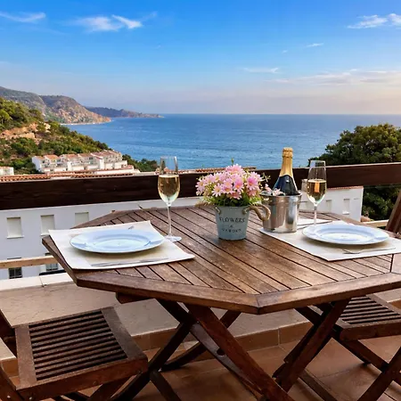 Mediterranean Duplex With 2 Terraces & Private Beach *